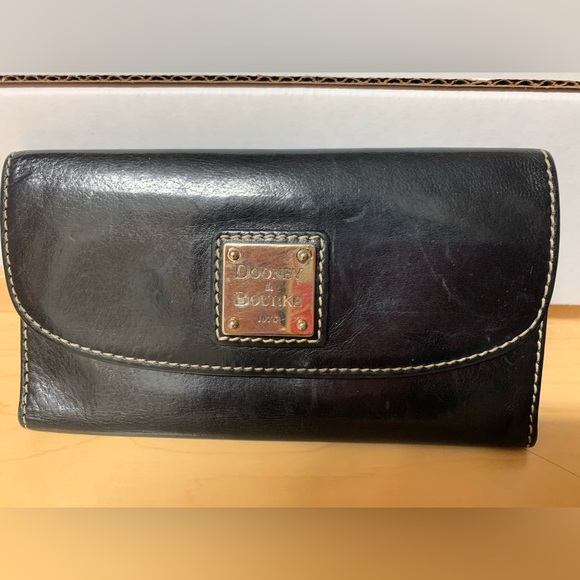 Dooney & Bourke Accessories Dooney And Bourke Black Leather Wallet